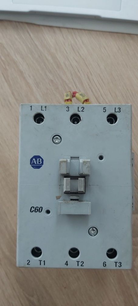 contactor trifazat clasificat IEC 100-C60*00