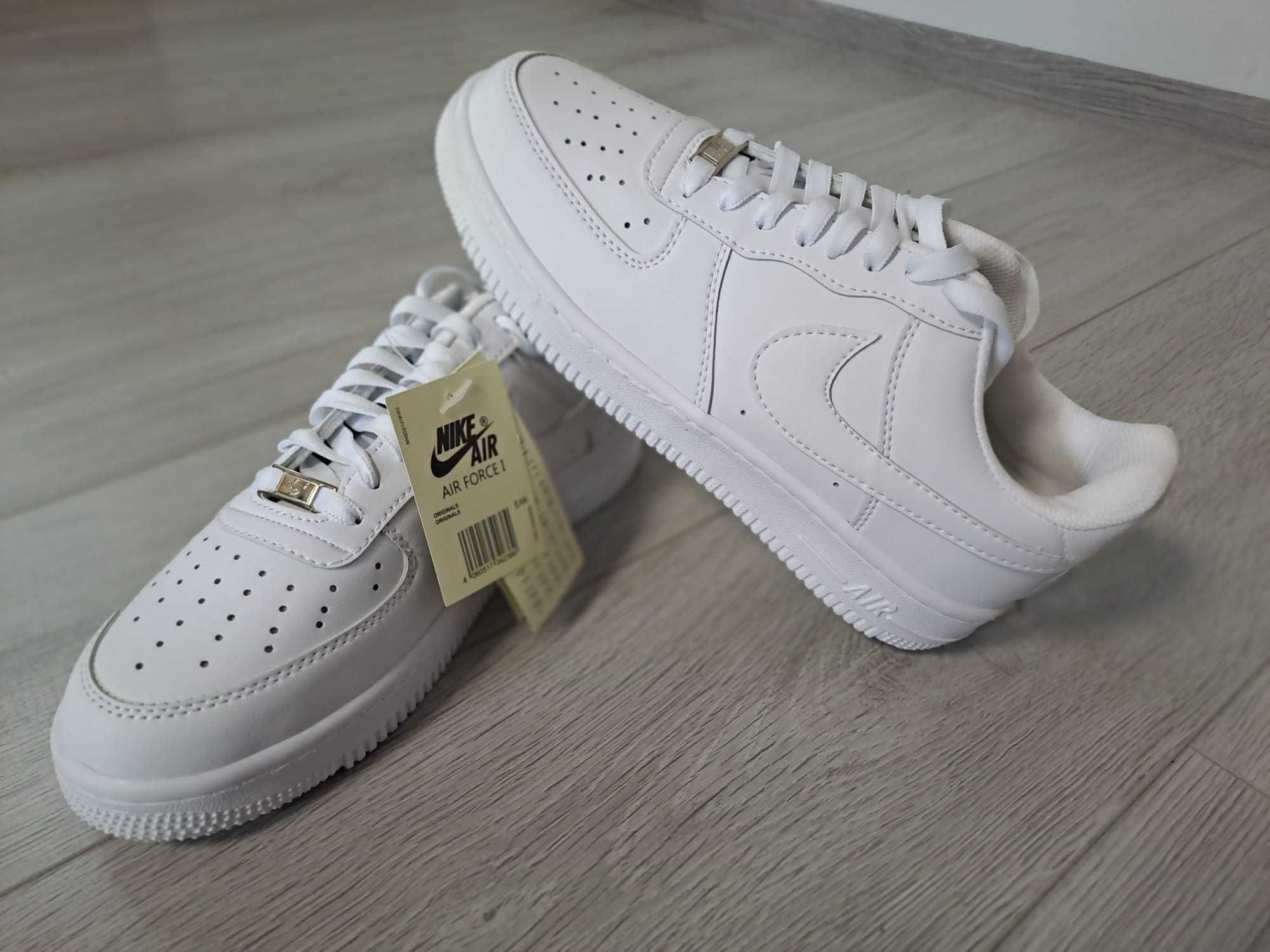 Adidasi unisex Nike Air Force 1 Triple White | Noi cu eticheta