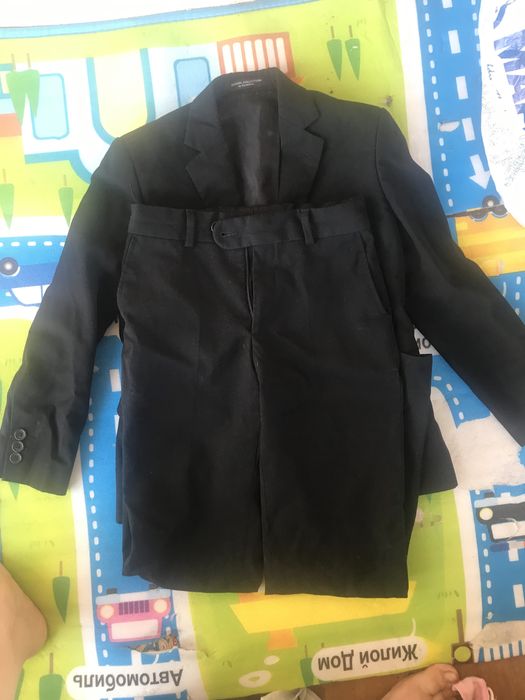 Школьный чёрный костюм и рубашки для мальчика