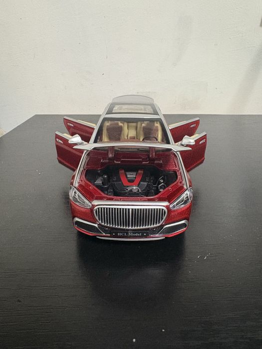 Колекционерска колa  със светлини, звуци и дим 1:18