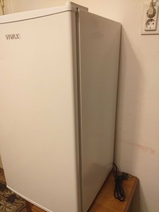 Frigider Vivax NOU , funcționare ireproșabilă, nefolosit , 93 litri