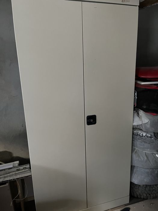 Металлический шкаф