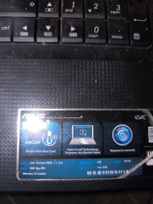 Продавам компютър ASUS X54C WINDOWS 7 ULTIMATE