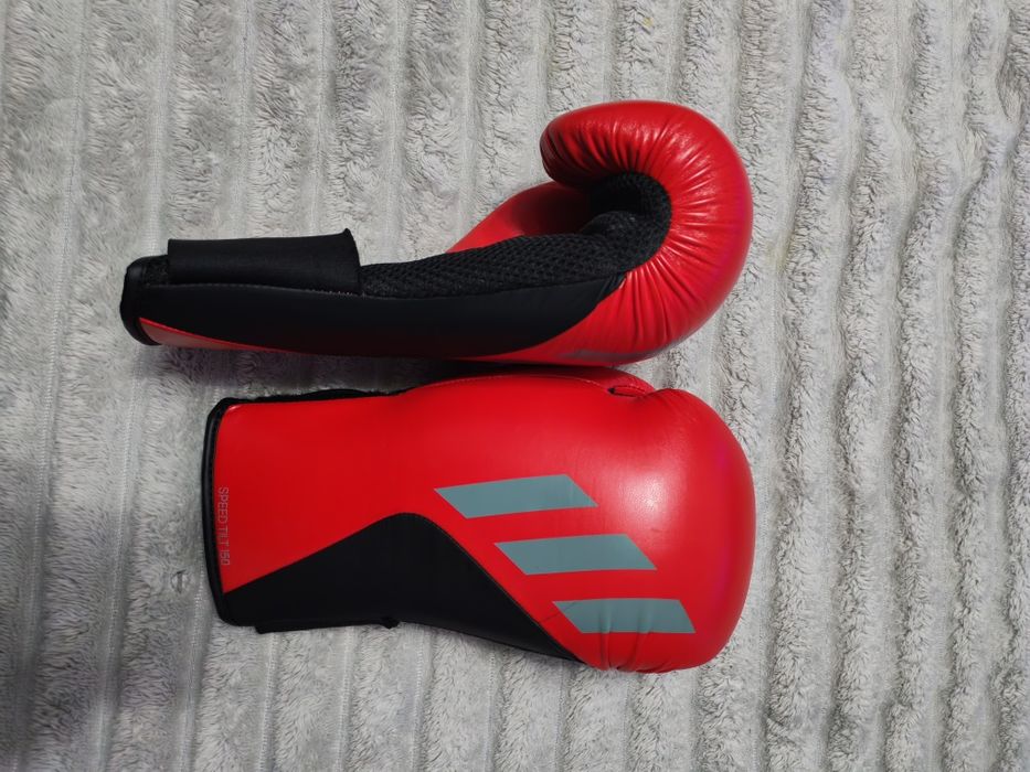 Vând mănuși adidas "speed tilt 150"