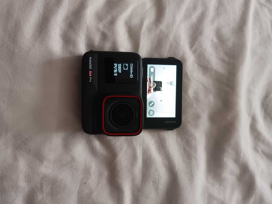 Insta 360 ace pro cu card SD