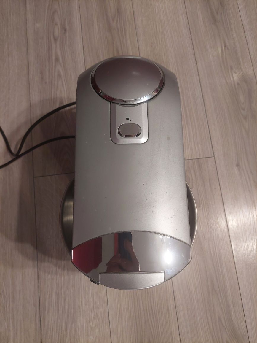 Vand Robot de Bucatarie Studio km 2010