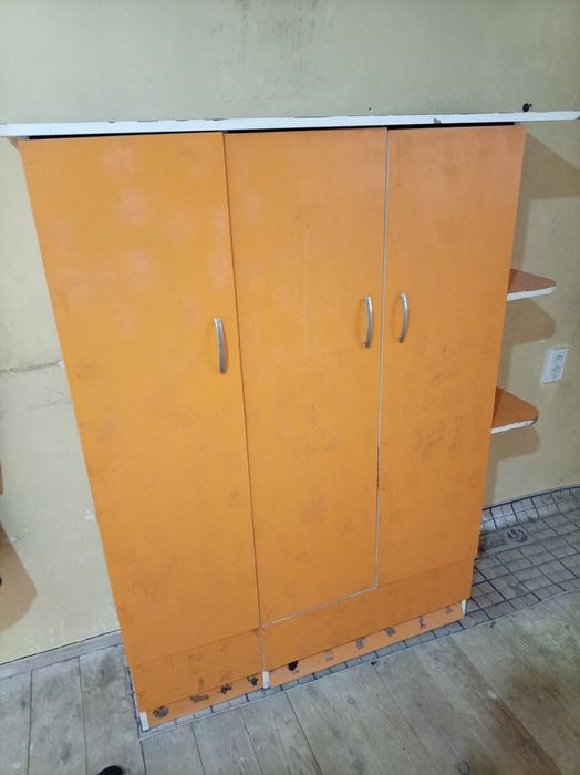 Детский шкаф. Камини тузатиб ишлатса бу́лади.