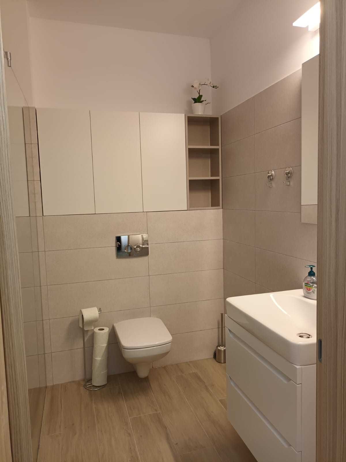 Inchiriez apartament 2 camere, confort 1, 130 MP, Eva Tower.