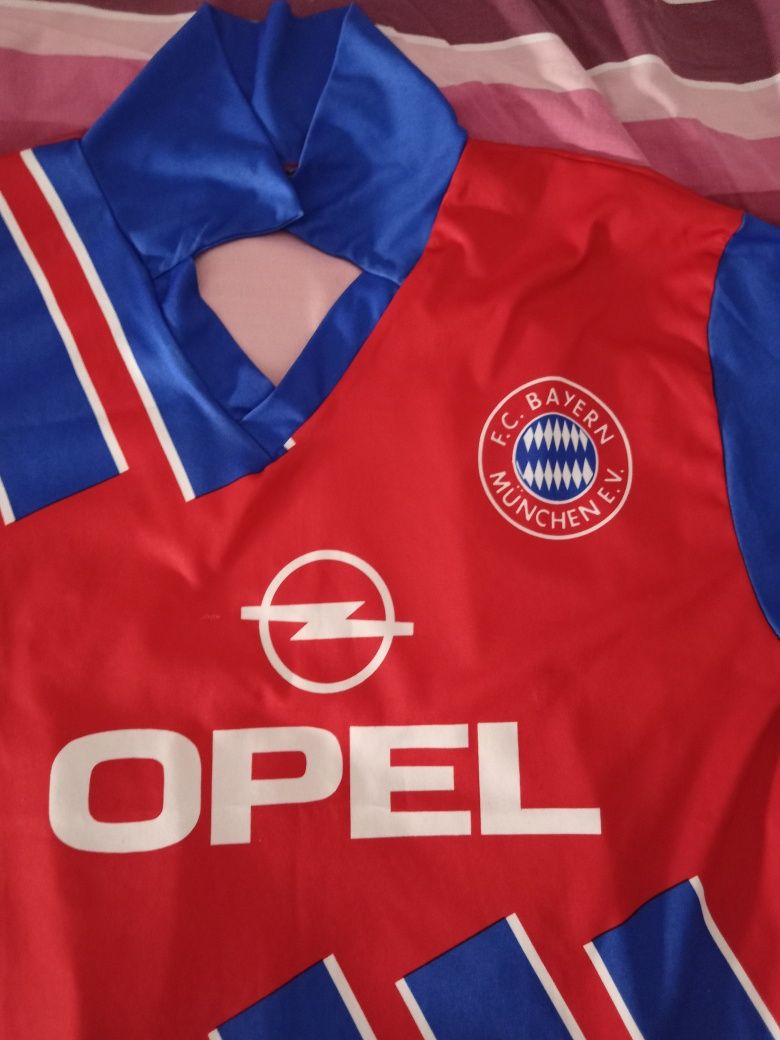 Vând tricou fotbal Bayern Munchen, mărimea M, preț 50 lei