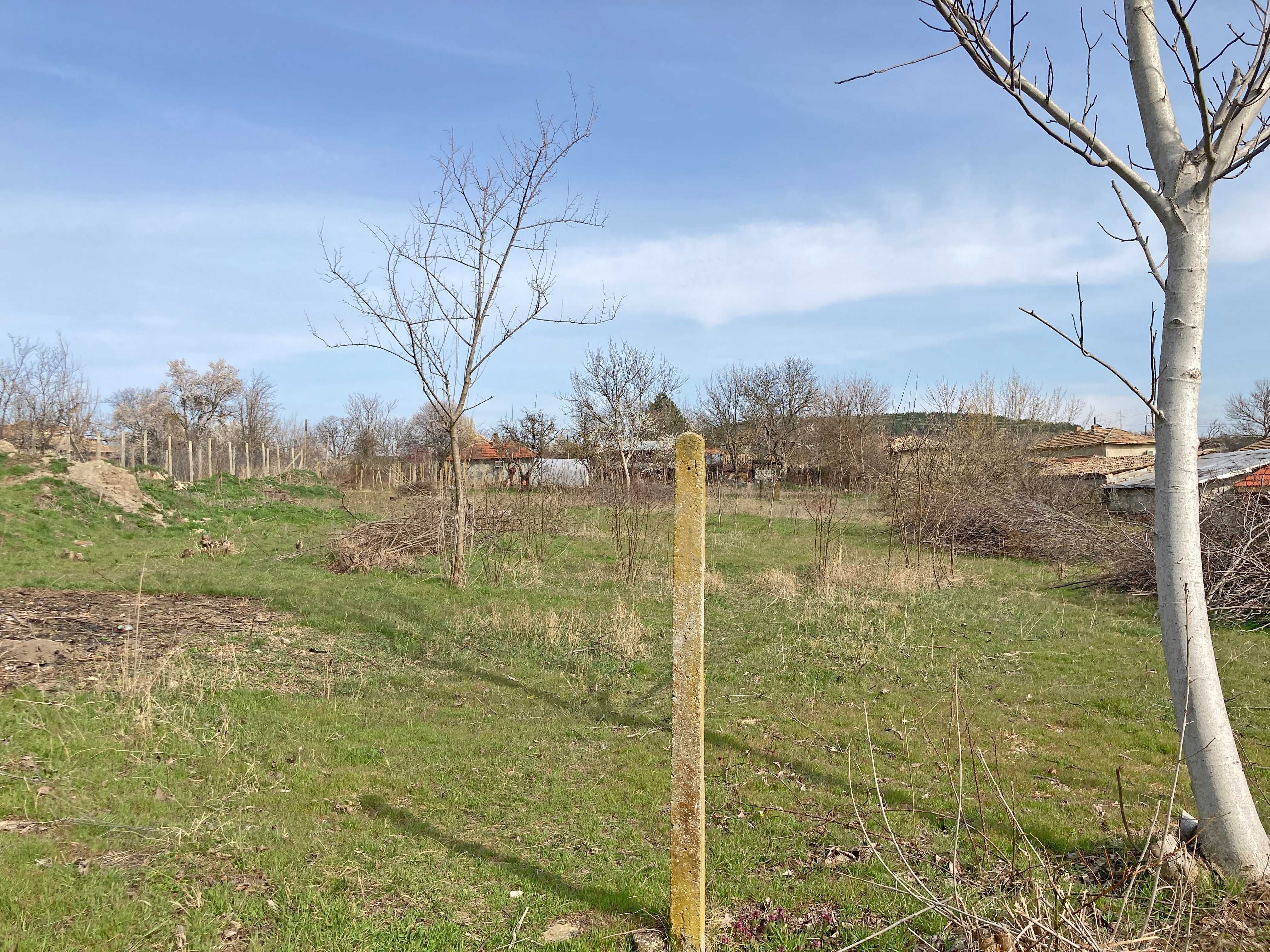 Продава парцел 1 дка в с. Енево (общ. Нови пазар, обл. Шумен). С вода!