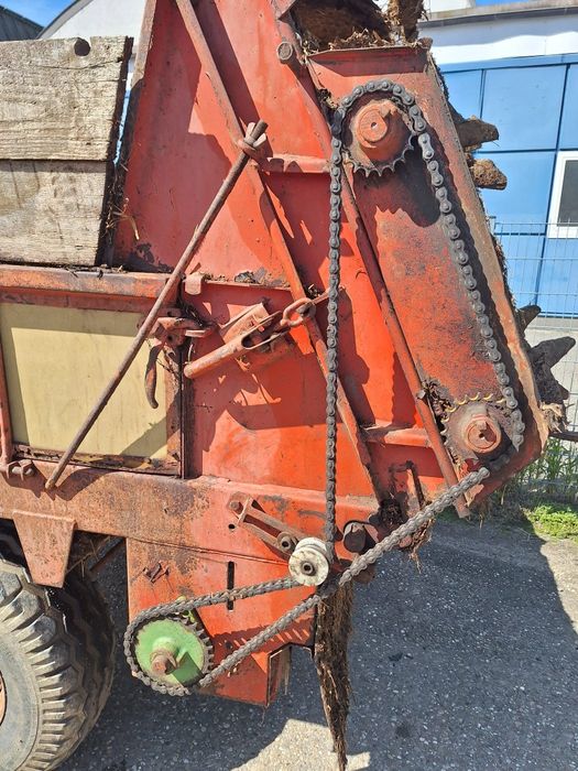 Ремарке за оборска тор тороразхвърлящо ремарке