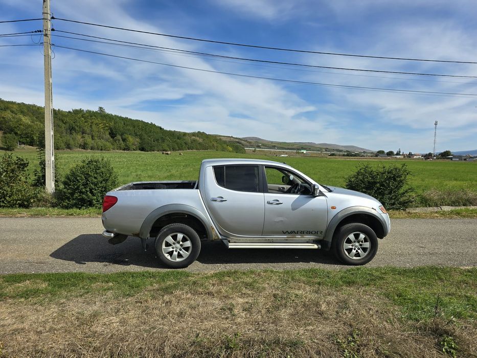 Mitsubishi L200 acte la zi volan pe dreapta
