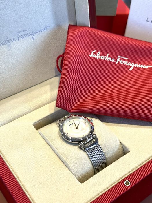 Луксозен дамски часовник  Salvatore Ferragamo НАМАЛЕН