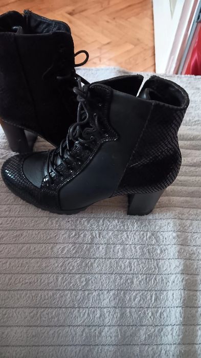 Дамски боти на ток