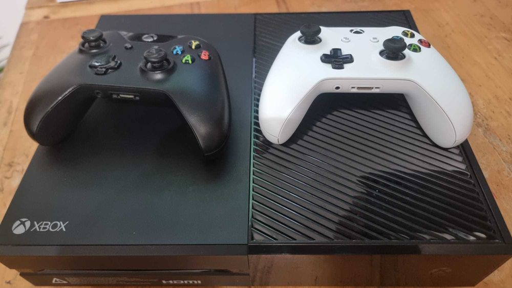 Consola XBox One 1 Tb + Kinect + 2 controllere + stare foarte buna.