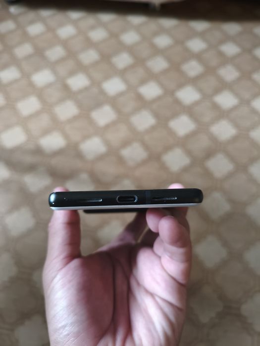 Продаю Pixel 6 зеленый