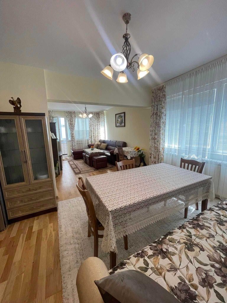 Продава се Тристаен апартамент в Стара Загора, Операта - 214 кв.м за 916 €/кв.м - Снимка #2
