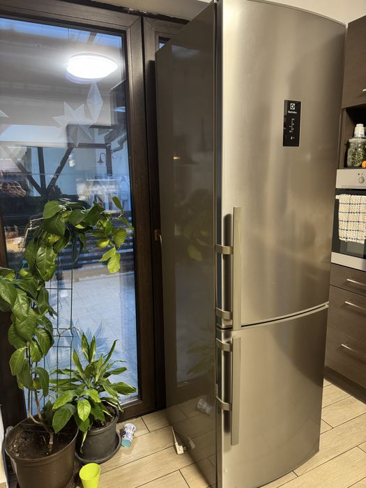 Frigider / Combina frigorifica Electrolux A++ 349 l, stare impecabila