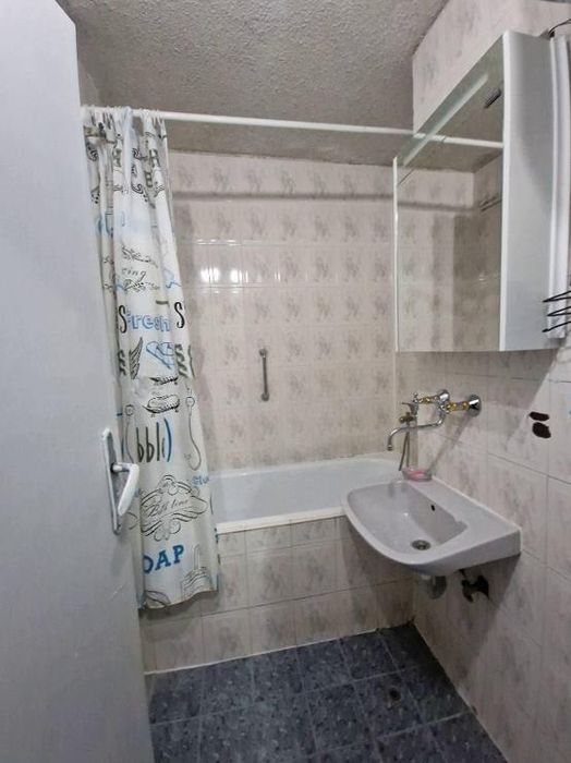 Дава се под наем Тристаен апартамент в София, Бъкстон - 80 кв.м за 716 € - Снимка #11