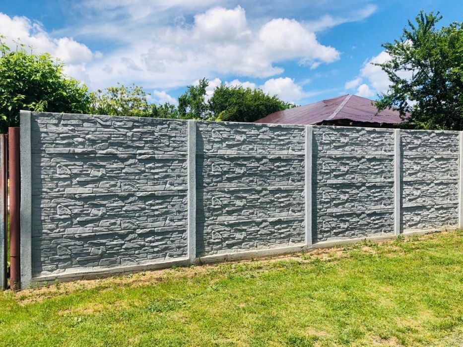 Gard din placi și stâlpi de vanzare