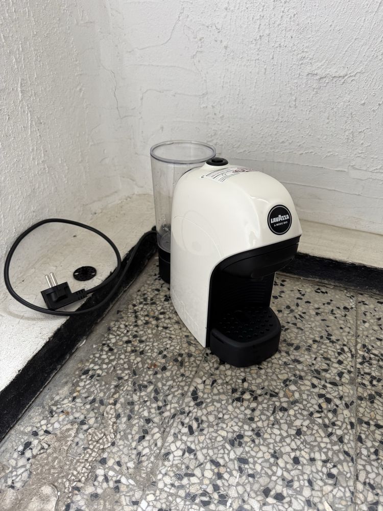 Кафемашина с Капсули Lavazza A Modo Mio Minù LM500, 1250W, Еспресо!