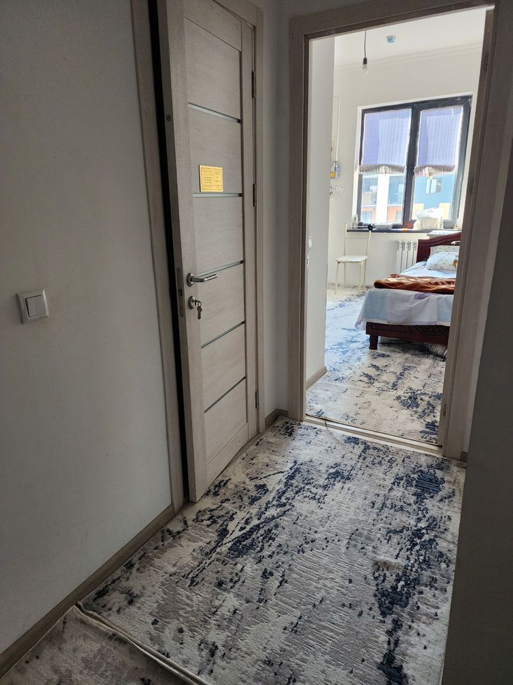 Uy sotiladi segeli yangi darxonda 14 etaj 2 xonali hamma sharoiti bor