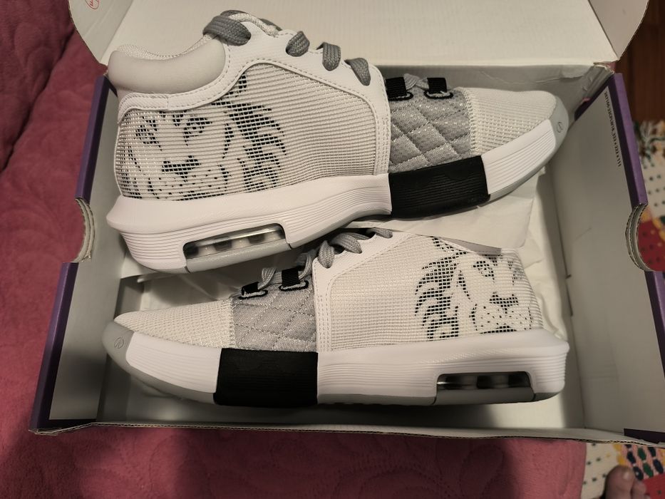 Nike mărimea 42 nou cu eticheta