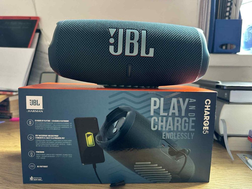 Тонколонка JBL Charge 5