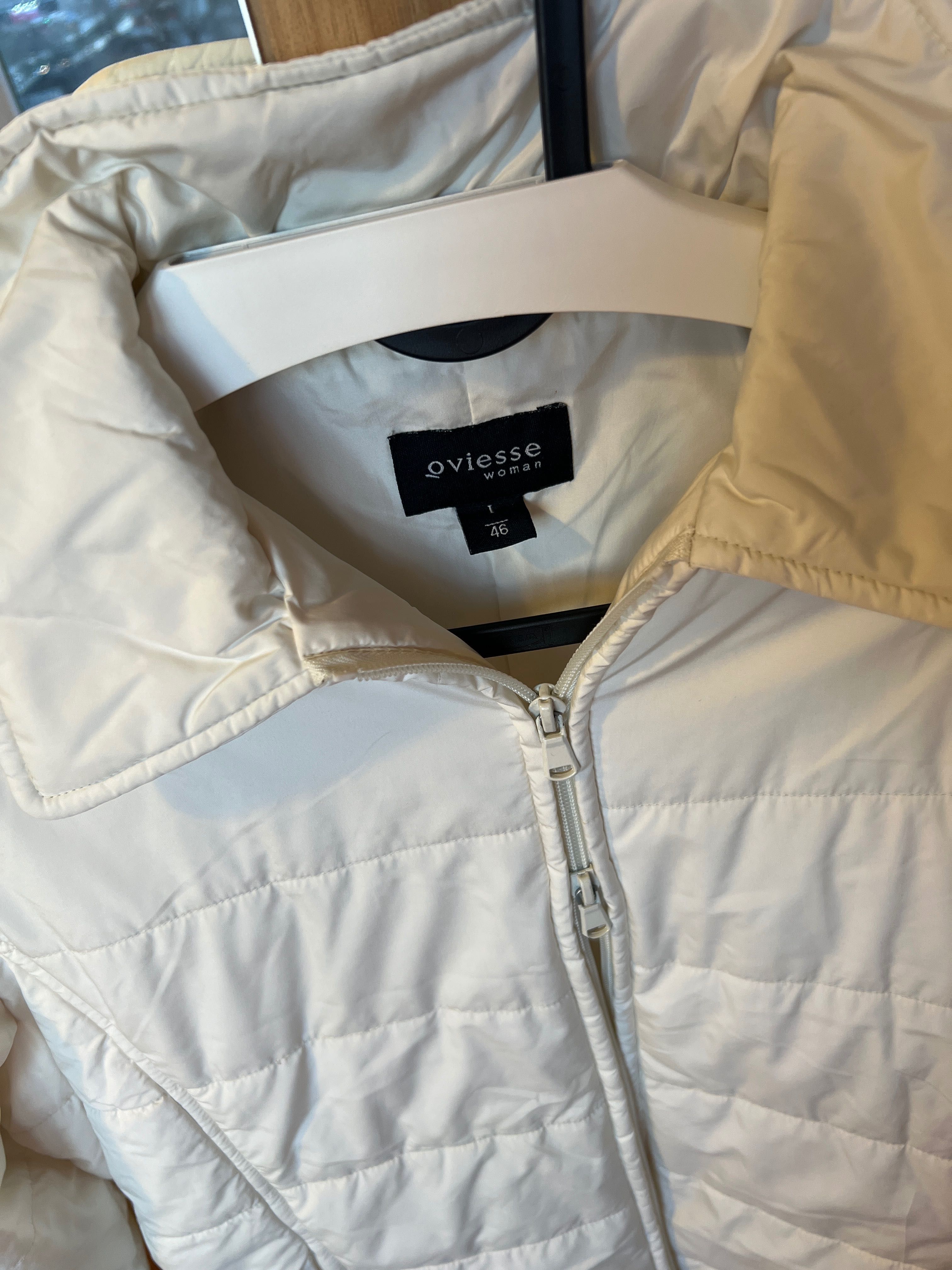 Oviessa марка Бяло пухено яке с джобове и ръкави с цип