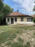 Com. Puiesti de Jos, jud. Buzau. Curte cu casa demolabila