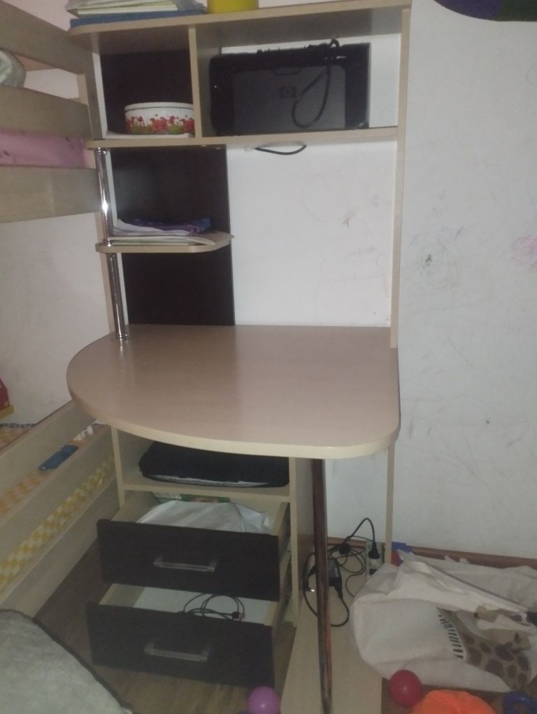 Продается компьютерный стол
