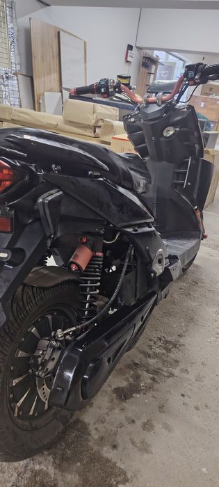 Electro skuter yaxwi holatda