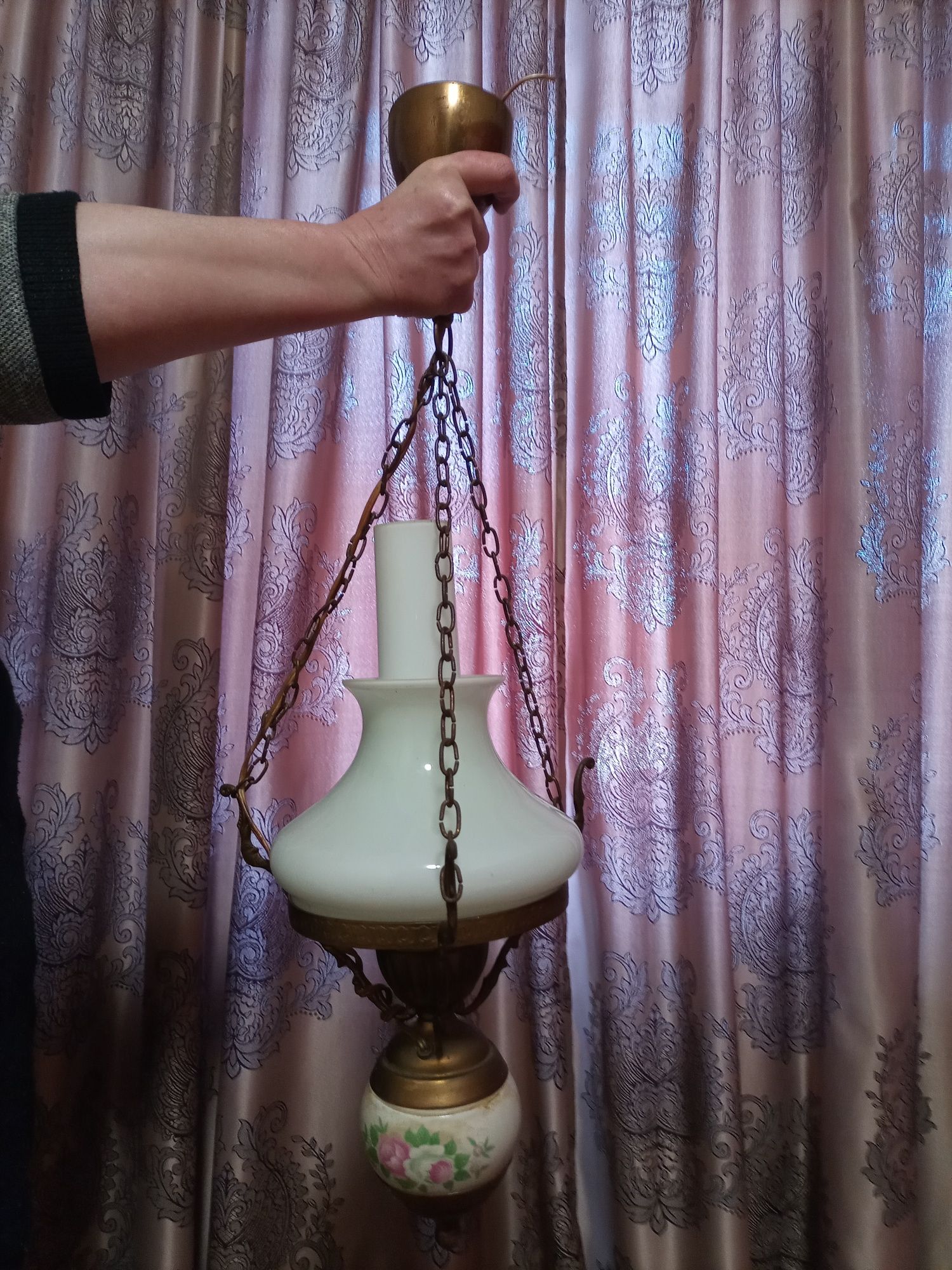 Продаются люстры