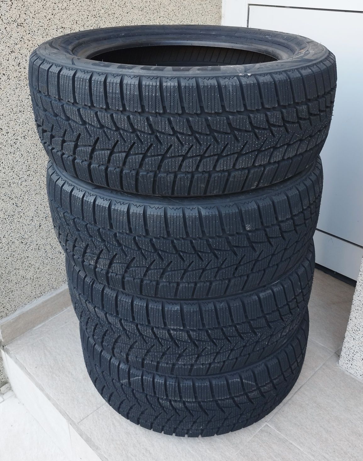 Нови 4 бр.  усилени зимни гуми RADAR 205/55R16 94H XL (RP) DIMAX ALPIN