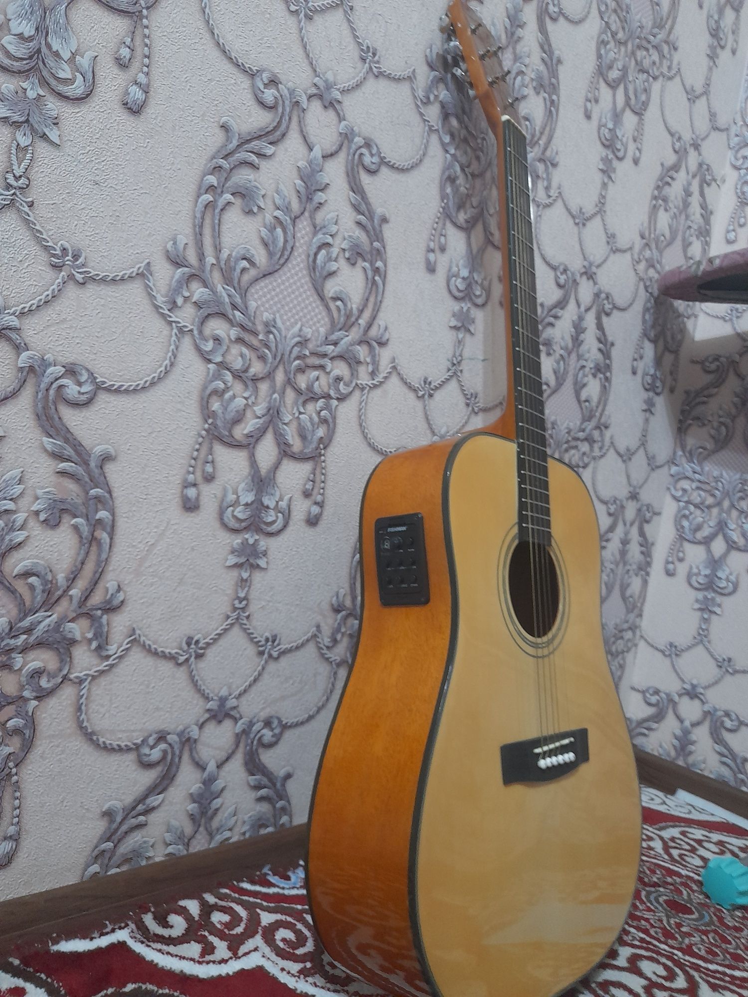 Gitara holati zo'r fender kompaniyasining arginal cd60 gitarari