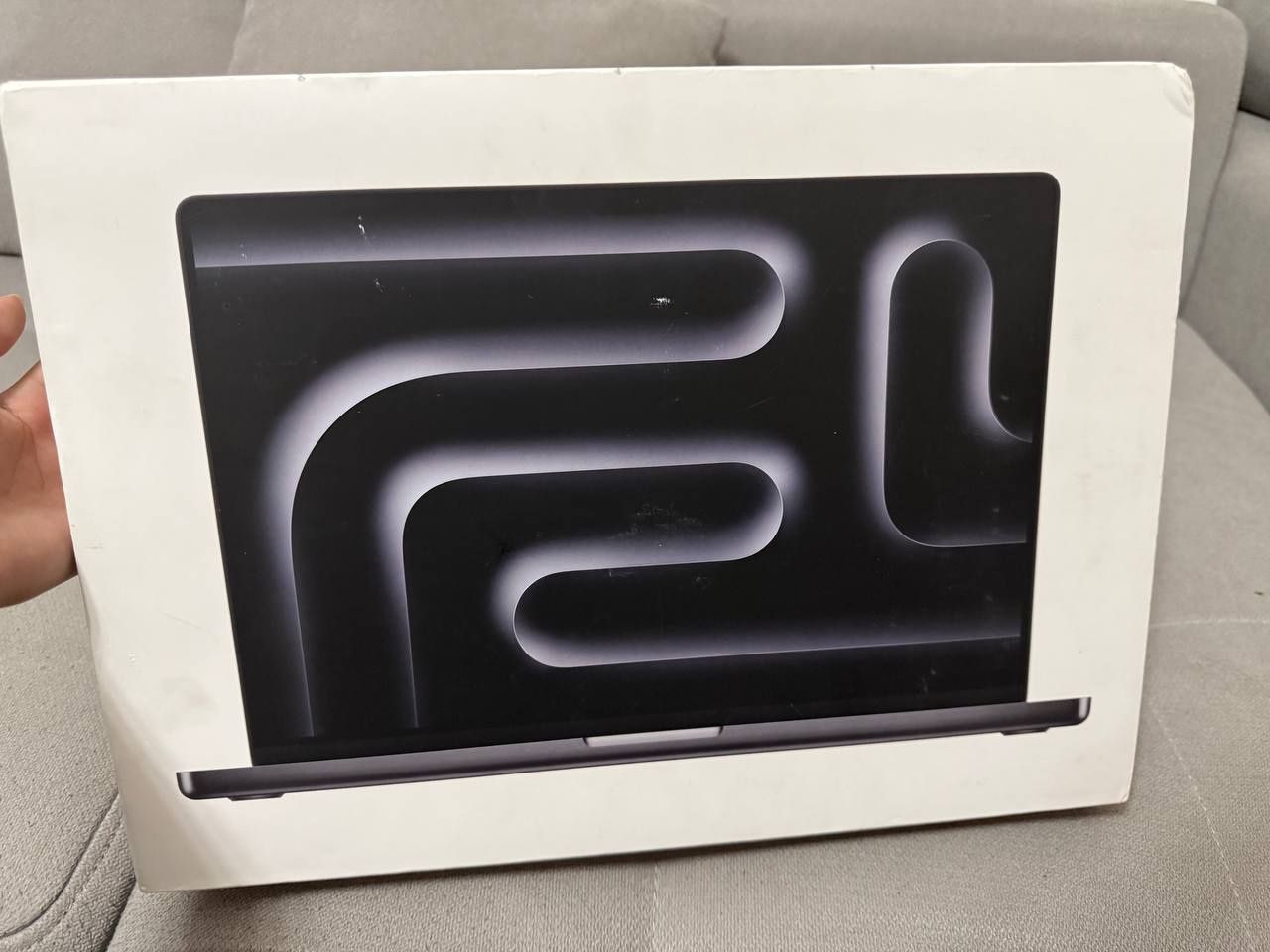 Продаëтся практически новый MacBook pro