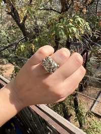 Красивое серебрянное  кольцо. Камень - Пирит