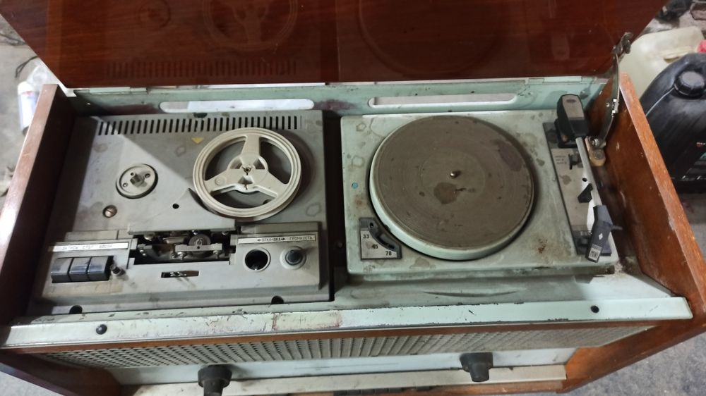 Продам радиолу ретро