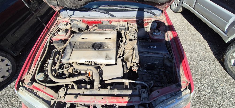 Волво С40 1.6 бензин 105 hp