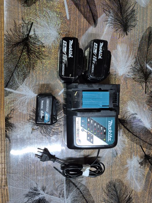 Acumulator baterie MAKITA 18v 4  5 ah si Incarcator MAKITA DC 18