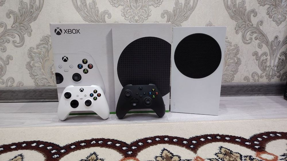 Продам Xbox series s 2 джойстик и игры  и Xbox one S 1 тб без игры