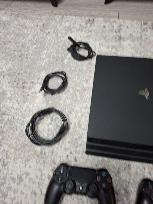 Ps4 pro 2 controllere originale , Volan cu pedale