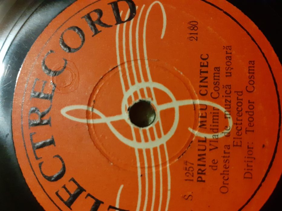 Vand colectie discuri vinil, placi patefon si CD-uri