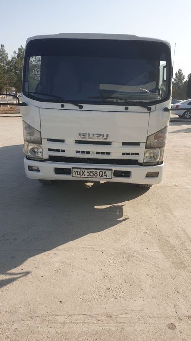 Suv tashuvchi ISUZU sotiladi