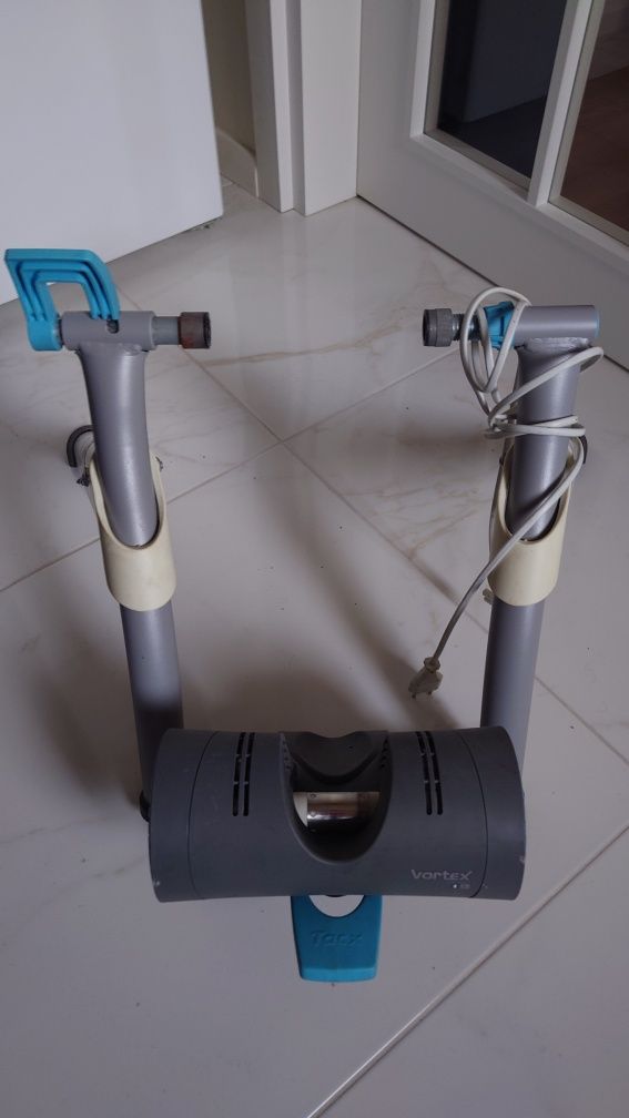 Смарт велотренажор Tacx Vortex