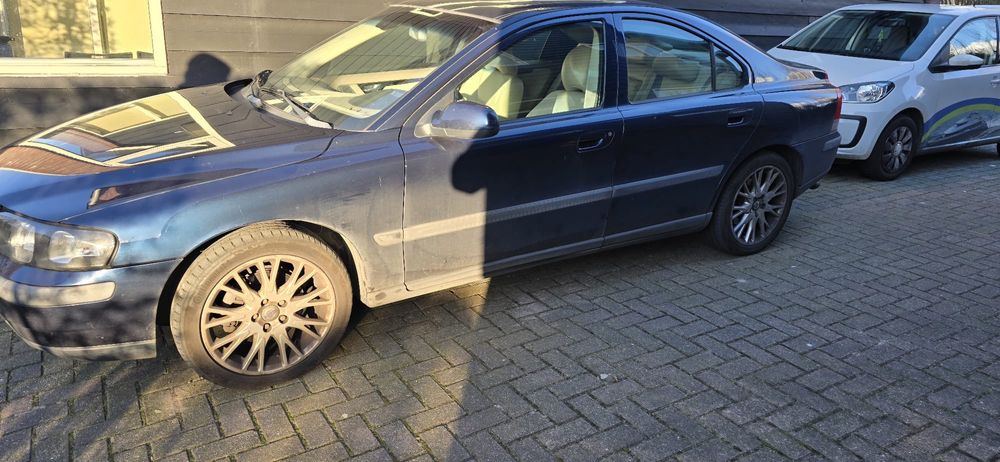 Volvo S60 2002 2.4 benzina
