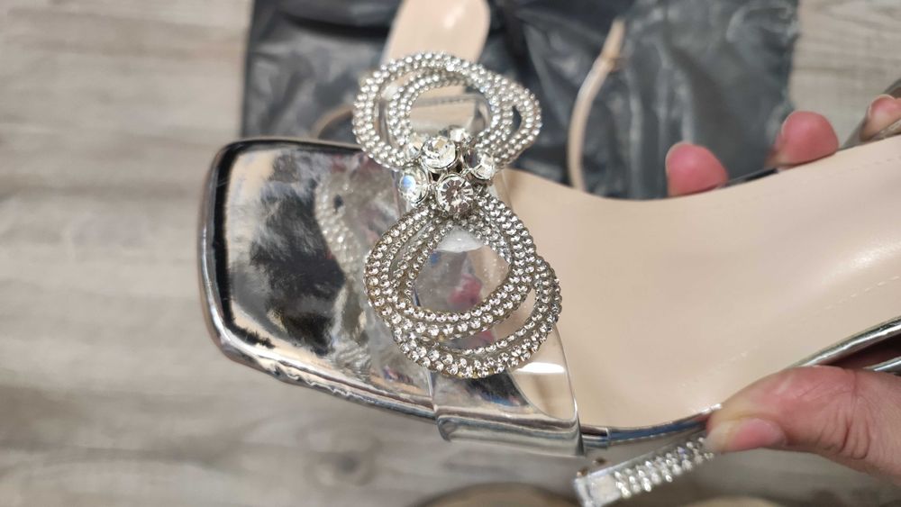 Дамски официални сандали на ток, нови - сребърни