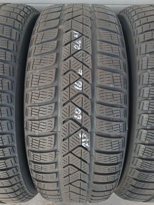 Зимни гуми 4 броя PIRELLI SottoZero3 215 60 R16 дот 2621