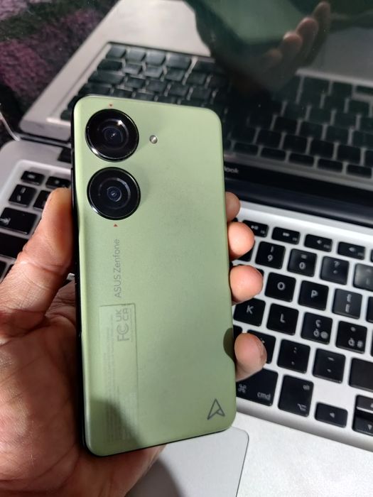 Vând Asus zenfone 10