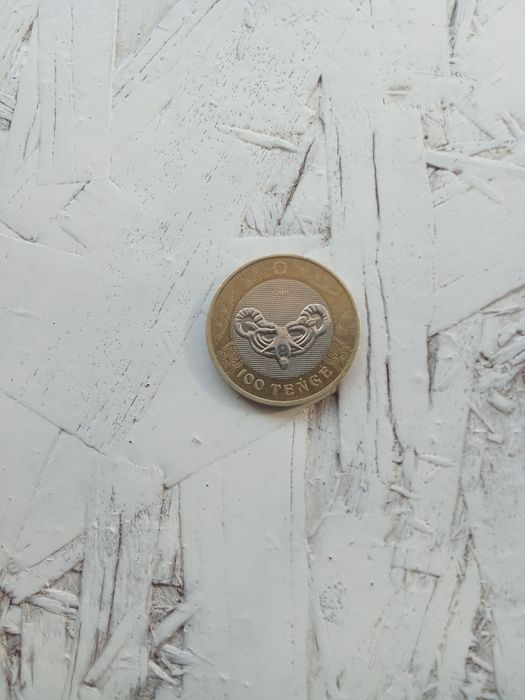 Продам монетку 100 тенге олень 2022